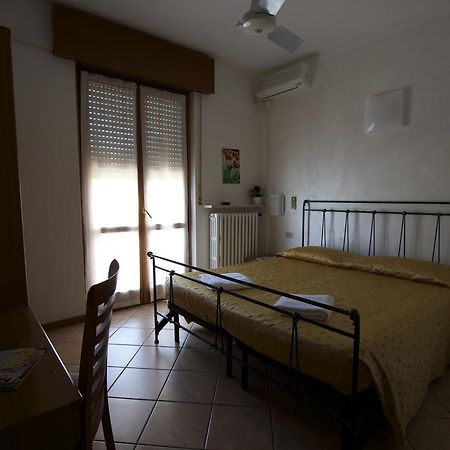 Albergo Tavernetta Castelnuovo del Garda Bagian luar foto