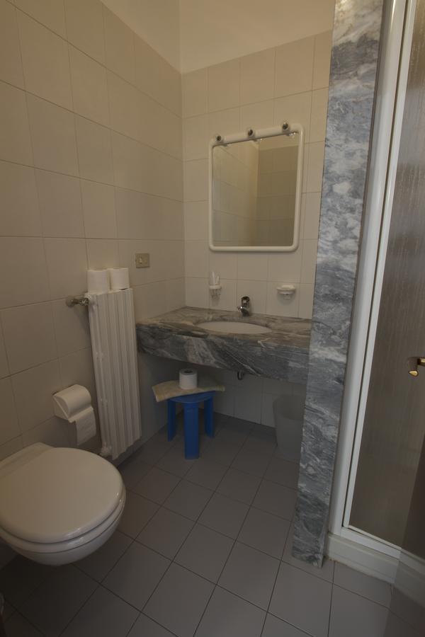 Albergo Tavernetta Castelnuovo del Garda Bagian luar foto