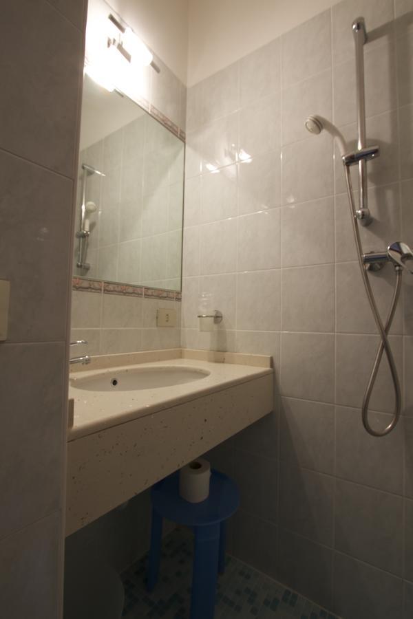 Albergo Tavernetta Castelnuovo del Garda Bagian luar foto