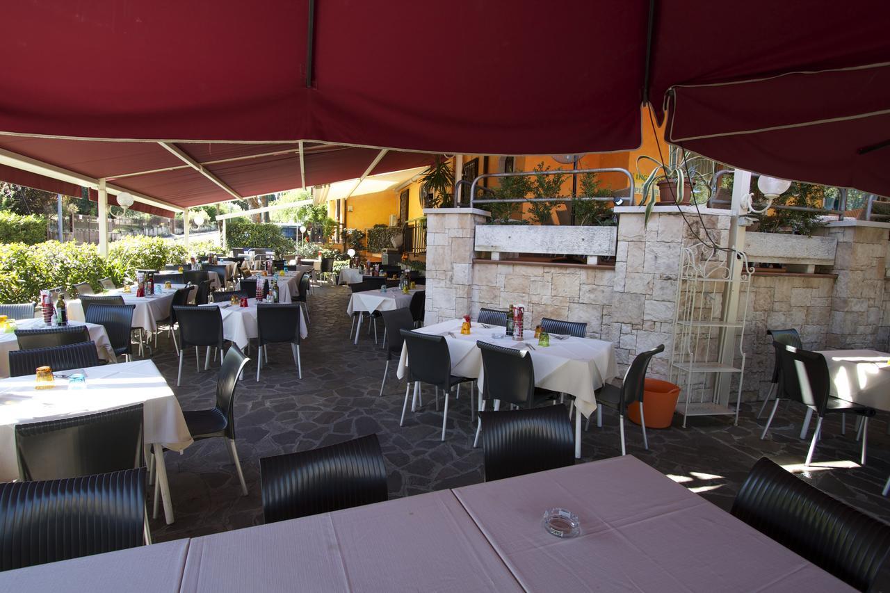 Albergo Tavernetta Castelnuovo del Garda Bagian luar foto