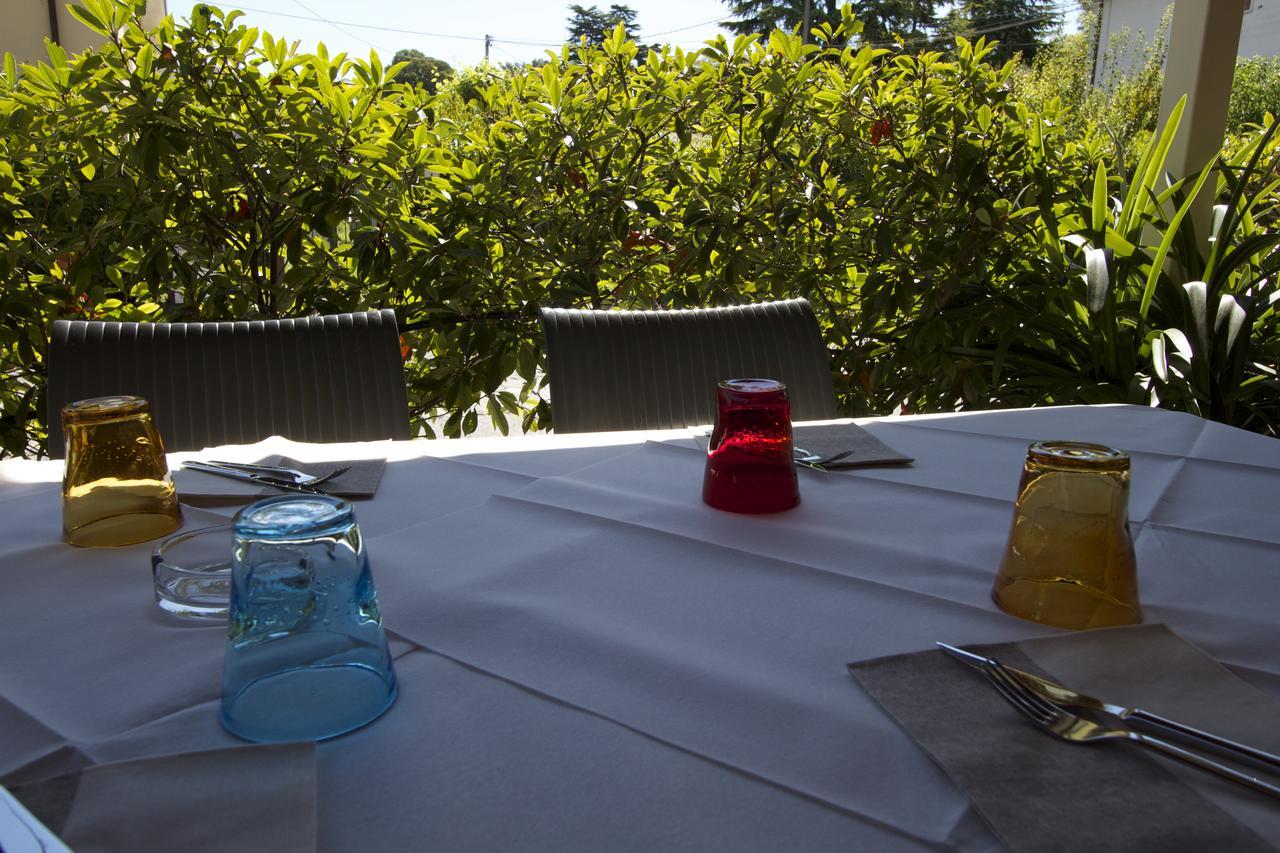Albergo Tavernetta Castelnuovo del Garda Bagian luar foto